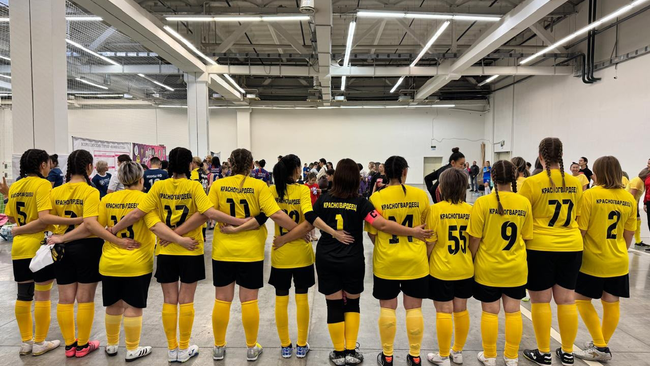 Команда «Футбольная МАМА» из посёлка Красногвардеец выступила на турнире «Мамины голы» в Оренбурге