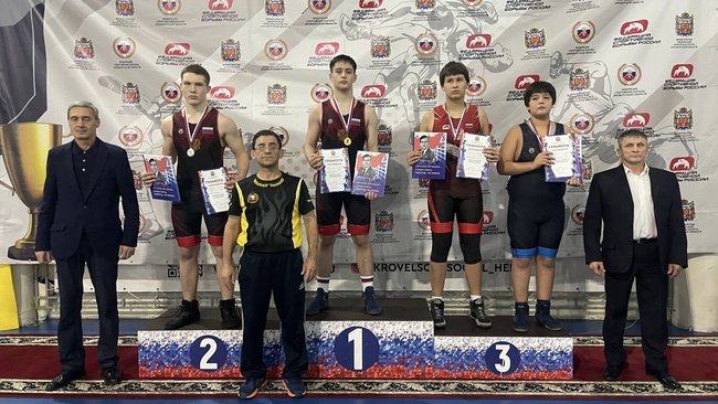 Бузулукские борцы взяли пять медалей на первенстве области