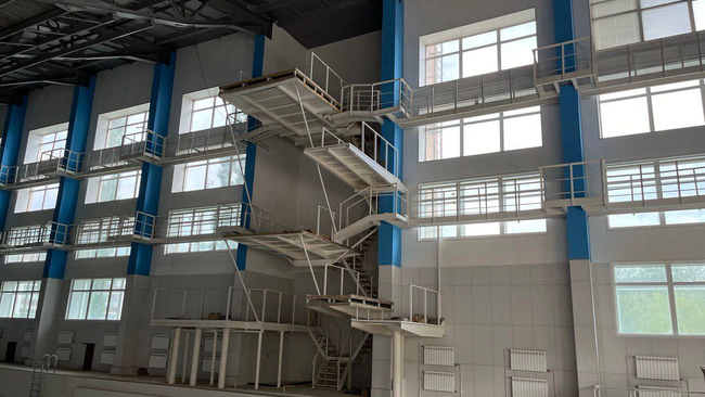 Глава города проверил ремонт в ВСК «Нефтяник»