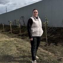 Искра становится зеленее: в посёлке высадили аллею из тополей