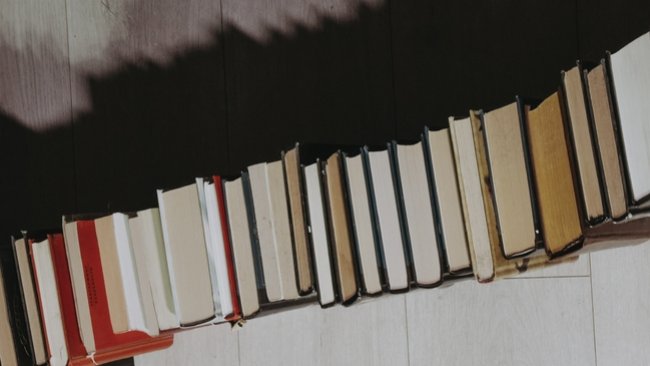 Поколения и чтение: кто проводит с книгой больше всего времени?