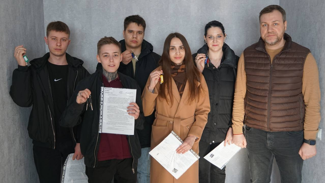 Пятеро сирот из Бузулука получили ключи от новых квартир 