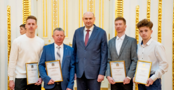 Тренер, который стирает границы: Юрий Шлыков — лауреат Губернаторской премии 