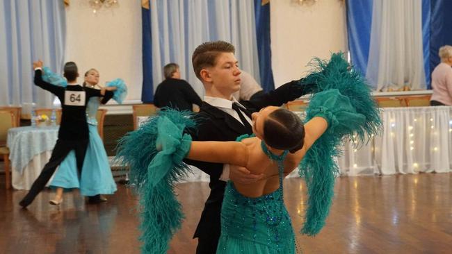 Танцевальная магия на паркете: «Кубок мэра» в Бузулуке собрал лучших! 