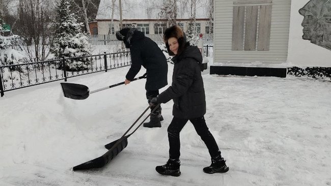 Кто помог справиться со снегопадами в районе