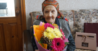 Труженица тыла Мария Осипова отмечает 100-летний юбилей