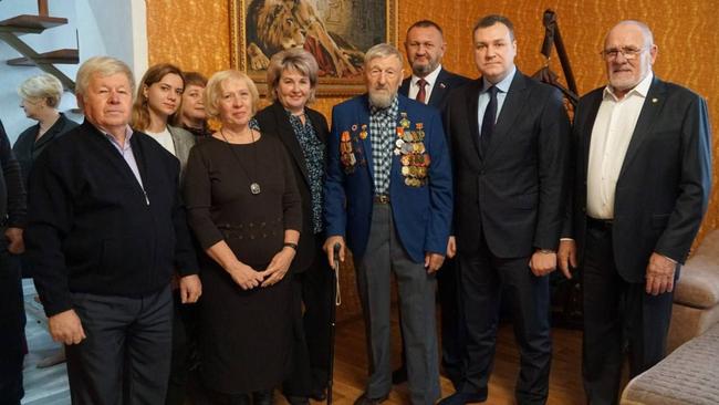 Сегодня свой вековой юбилей отмечает участник Великой Отечественной войны бузулучанин Александр Иванович Курцев.