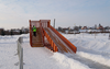 В Бузулуке устанавливают новые зимние горки для детей