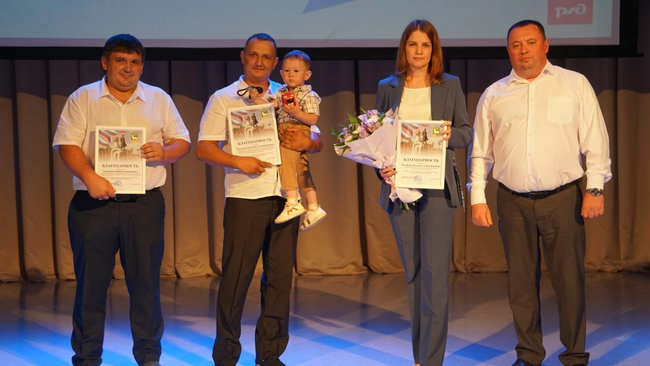 В ДК «Машиностроитель» прошел праздничный концерт, посвящённый Дню железнодорожника. 