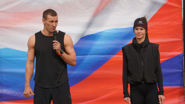 Дмитрий Акунишников провёл массовую зарядку в парке Пушкина