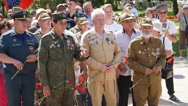Участники слета «Салам, бача!» почтили память погибших товарищей