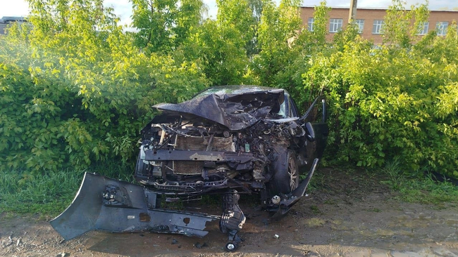 В Бузулуке две легковушки столкнулись лоб в лоб 