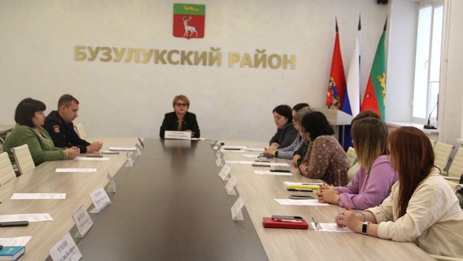 Комиссия обсудила меры поддержки семей и профилактики подростковых правонарушений