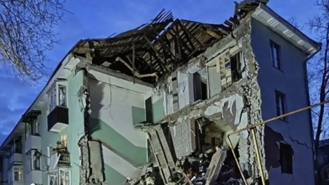 В Сызрани после атаки БПЛА обрушился подъезд дома: есть погибшие и пострадавшие