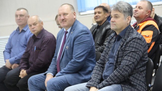 Люди, которые соединяют дороги и города 