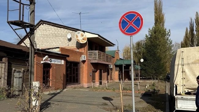 На улице Галактионова установлен знак «Остановка запрещена»