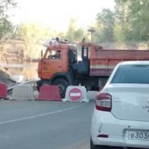 Закрыт мост в поселок Колтубановский
