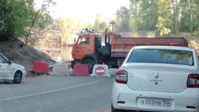 Закрыт мост в поселок Колтубановский