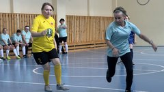 Сильный соперник — шаг вперёд: «Футбольные мамы» сыграли с «Бузулучанкой»