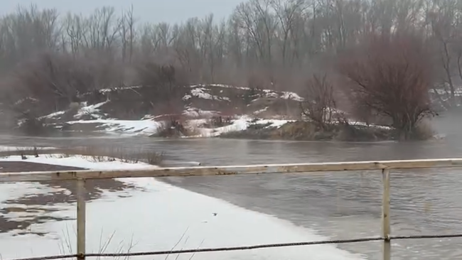 Прекращение движения по низководному мосту через реку Самара 