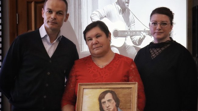 Тёплый вечер в честь человека, чьи песни не стареют