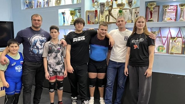 Вес штанги — не предел: спортсмены района с победами из Оренбурга