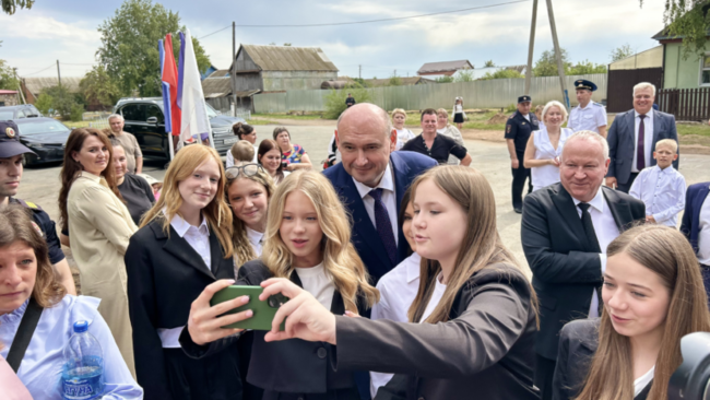 Евгений Солнцев посетил школу в Палимовке