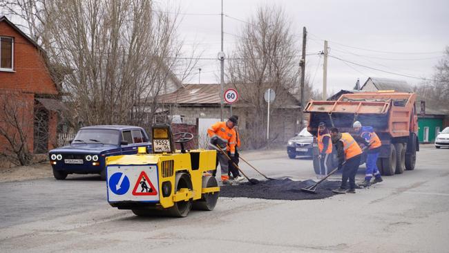 Бузулукские дорожные службы начали ямочный ремонт
