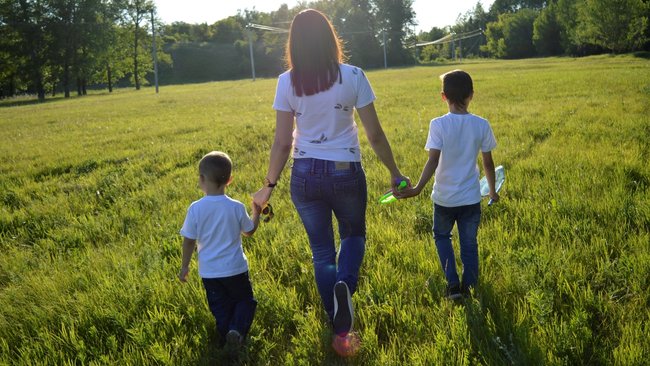 Ежемесячное пособие на детей продолжат выплачивать при увеличении доходов