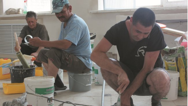 Слесари, водители, учителя: кого еще ищут работодатели области