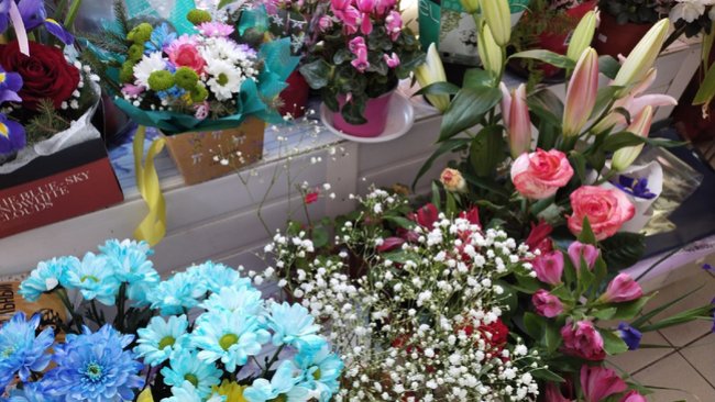 Подарки к 8 Марта: как выбрать парфюмерию и цветы