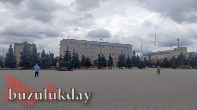 Что будет, если принести мусор к зданию местной администрации 