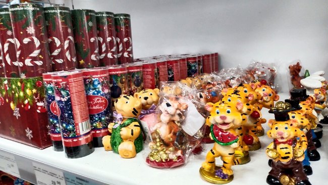 Носки, статуэтки и гели для душа: оренбуржцы рассказали о самых неудачных новогодних подарках