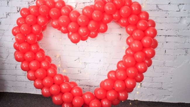 Гражданам рассказали, когда им полагается выплата за долгий брак