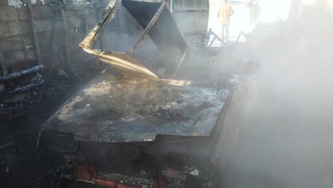 В Бузулуке вечером сгорел автомобиль в гараже