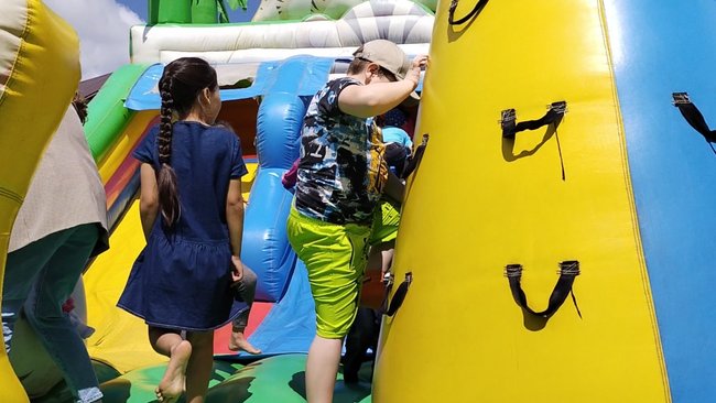 В Оренбурге батут сложился вместе с детьми