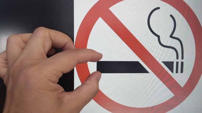 Если есть в кармане пачка: россиянам запретят носить много сигарет