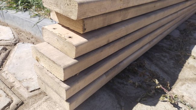 Бузулучанин просил суд заставить соседа перестроить гараж, душ и навес