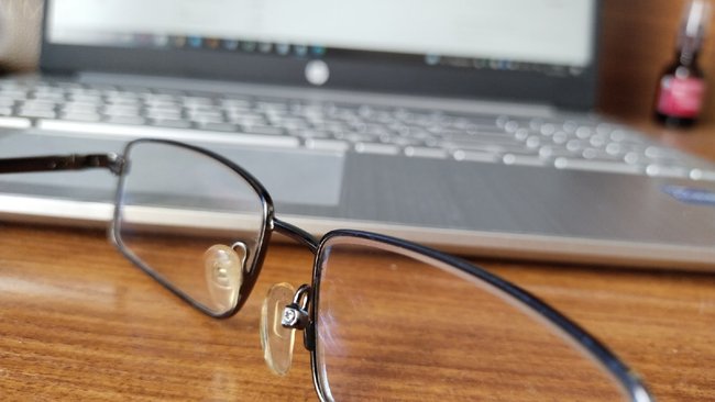 Каждый пятый россиянин работает сверх нормы: причина не в зарплате