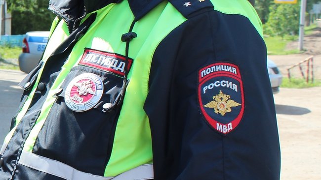 Бузулучанка проведет полтора года в колонии за то, что кинулась на полицейского