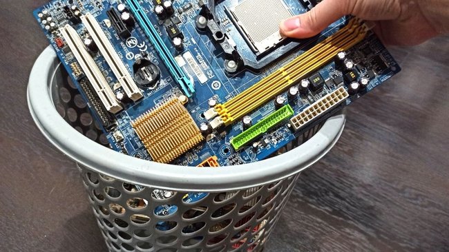 За бытовую технику и компьютеры в контейнере ТБО можно получить штраф