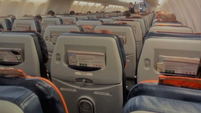 Не все курорты легко покинуть, приходится проходить тотальный досмотр  