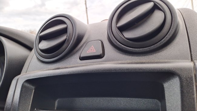 В Бузулуке у семьи угнали автомобиль, припаркованный возле дома 