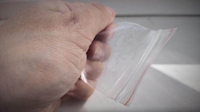 В Бузулуке мужчина, взявший наркотики из закладки, заплатит штраф (18+)