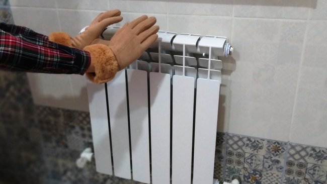 Если батареи не греют: как получить перерасчет за отопление?