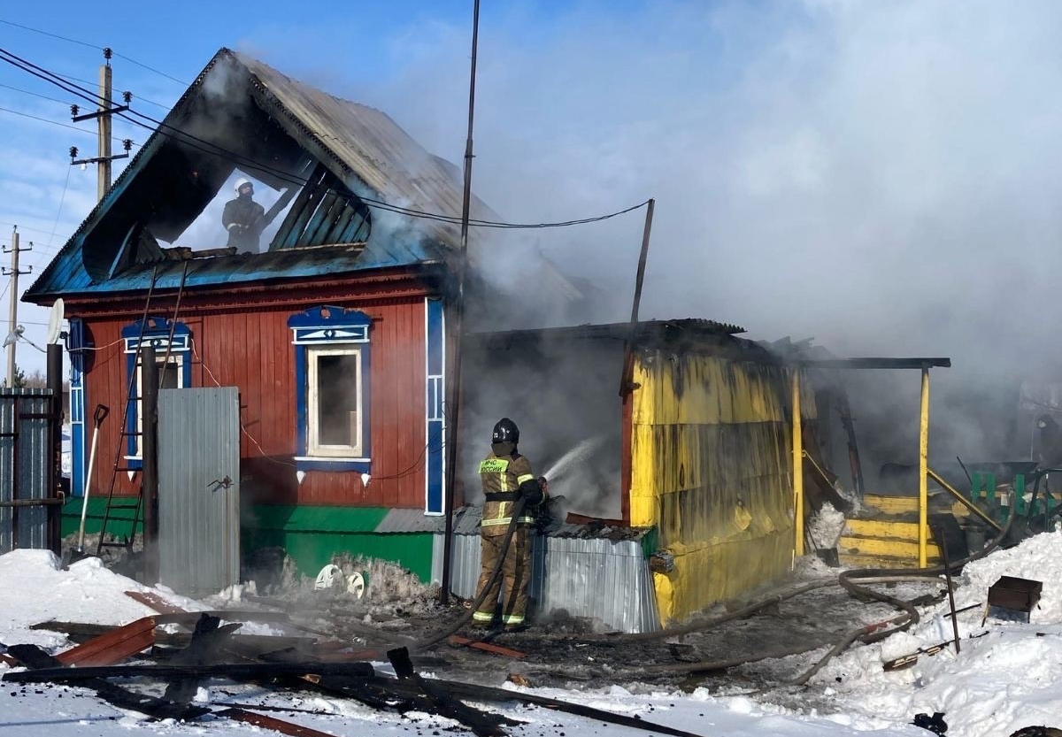 Дом сгорел буквально за час, жители села Алдаркино нуждаются в помощи |  Новости Бузулука