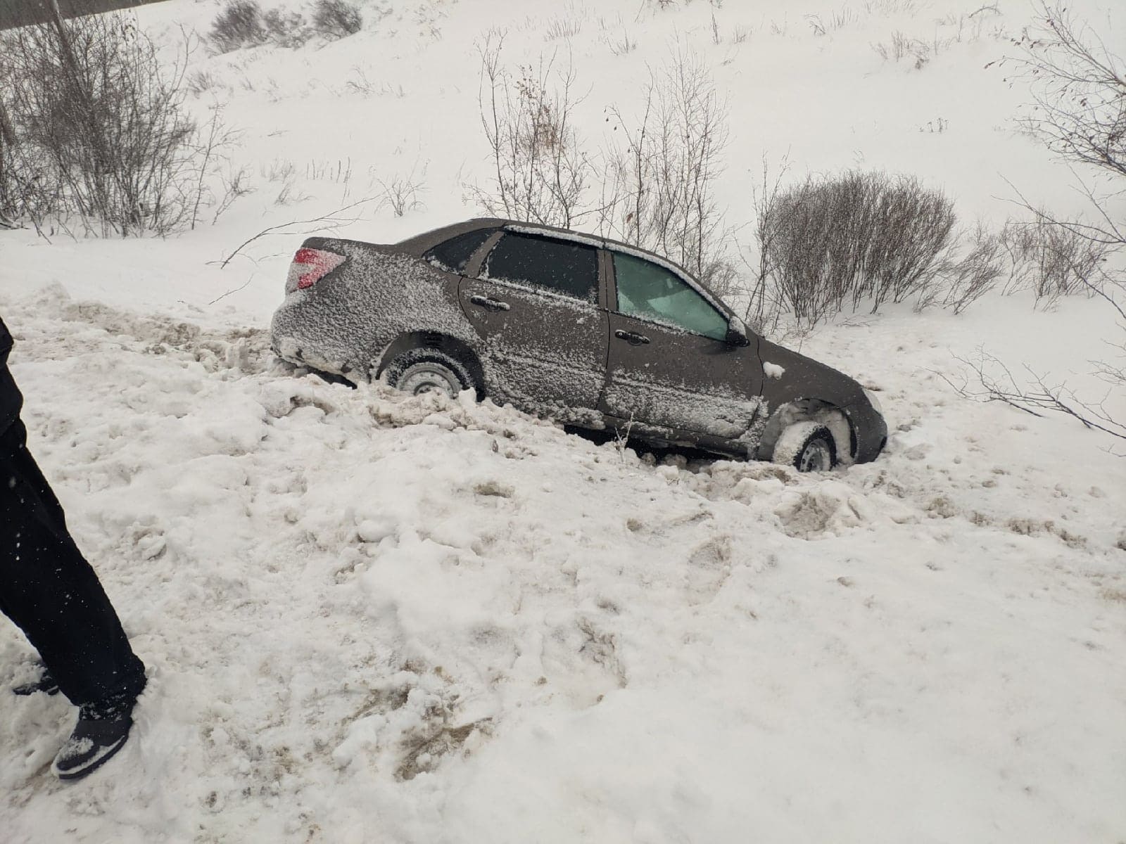 В Бузулукском районе добровольцы пришли на помощь водителю, попавшему в ДТП  | Новости Бузулука