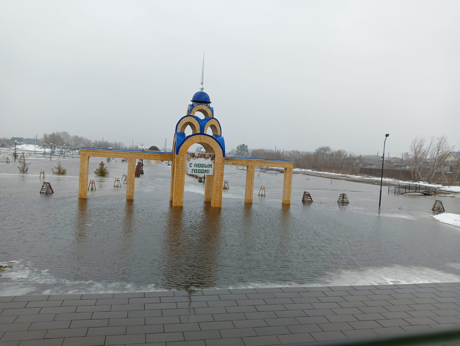 В поселке Красногвардеец Бузулукского района затопило 