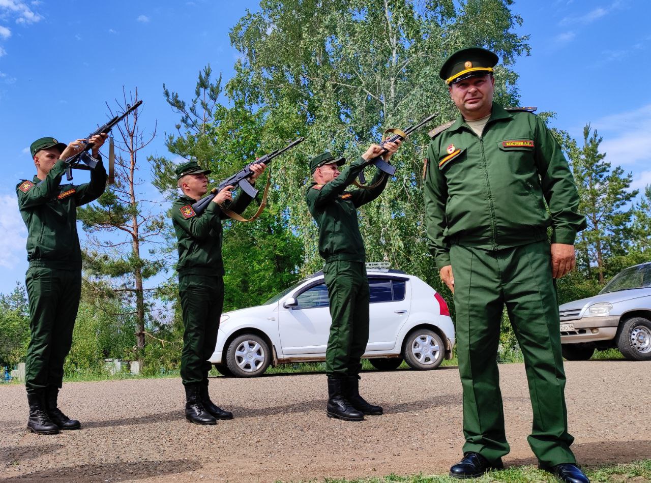 В Бузулуке простились с участником СВО Максимом Дайзаровым | Новости  Бузулука